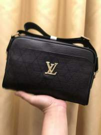 Picture of Louis Vuitton Mens Bags _SKUfw135046314fw